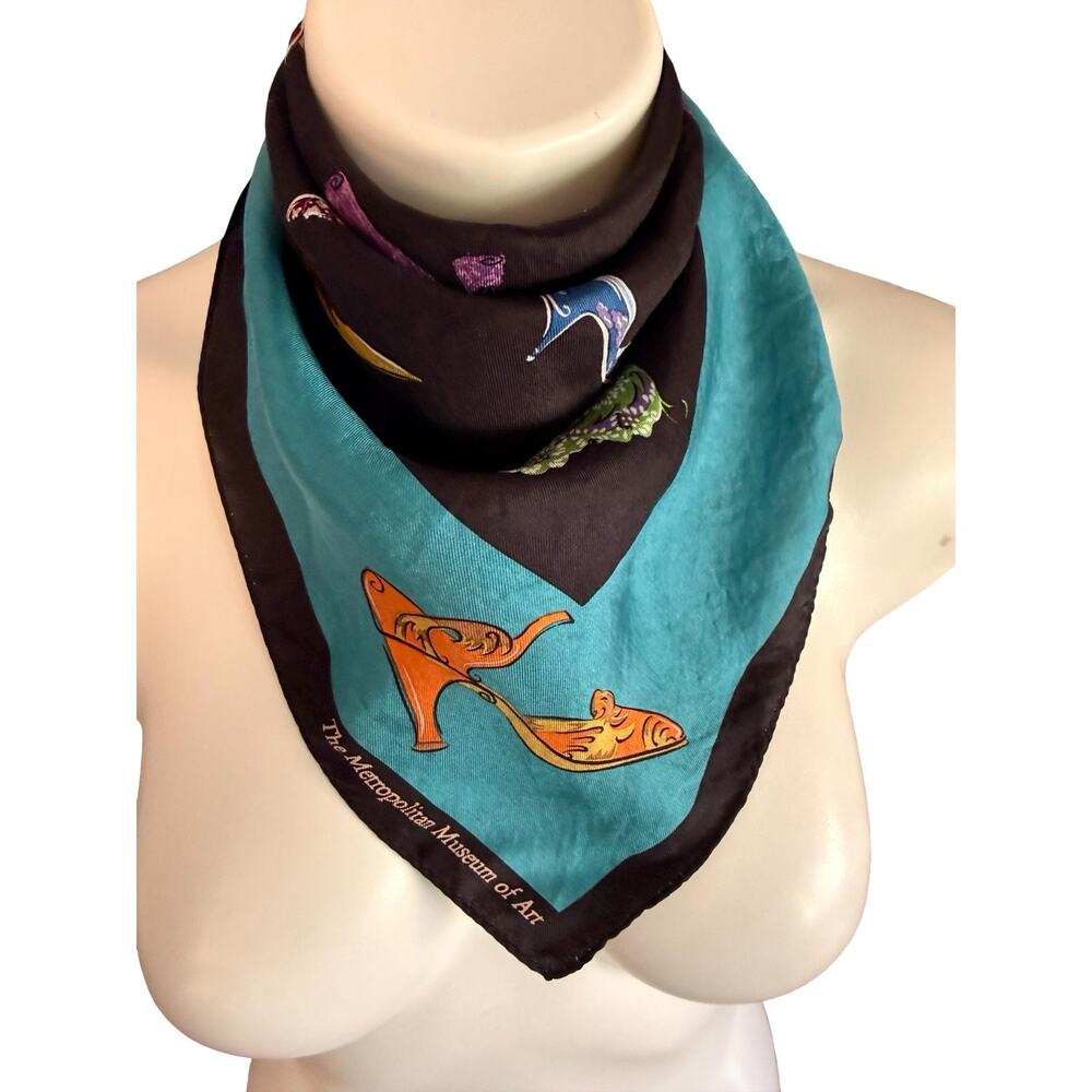 Vintage 1990’s Metropolitan Museum of Art Silk Scarf Shoes Seahorses Teal 21x21 - Picture 4 of 11
